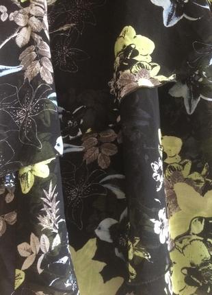 Чорна шифонова блуза в квітковий принт3 фото