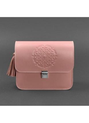 Сумка из натуралтной кожи пудрового цвета.