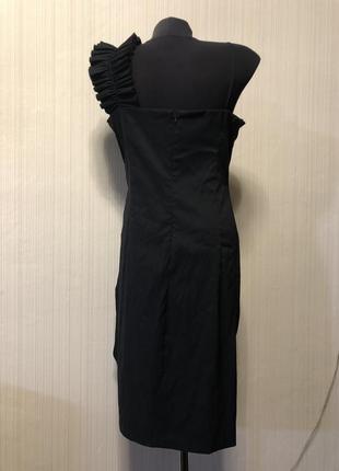 Чёрное платье миди вечернее с драпировкой волан5 фото