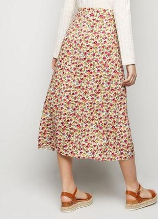 Юбка-миди с запахом и завязками с цветочным принтом new look, размер 16/185 фото
