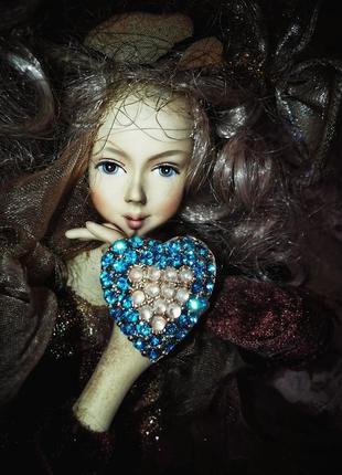 Винтажная брошь сердце сердечко со стразами кристаллы камни бусины жемчужины винтаж1 фото