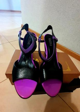 Красивые босоножки