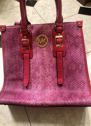 🔥 распродаж 🔥 самая яркая модная сумка шоппер цвета фуксия под кожу рептилии michael kors 🛍4 фото