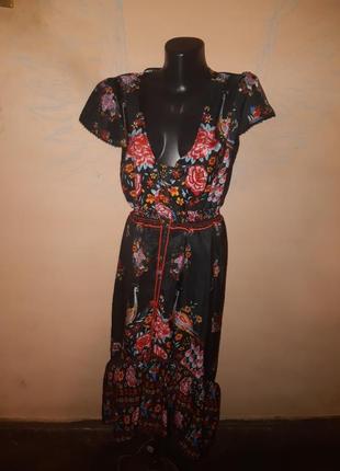 Платье в испанском стиле фламенко с павлинами и цветами