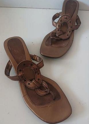 Фирменные кожаные сланцы шлепанцы босоножки из сша .
