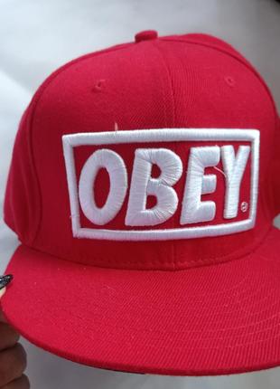 Універсальна кепка obey