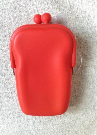 Чехол-кошелек силиконовый.