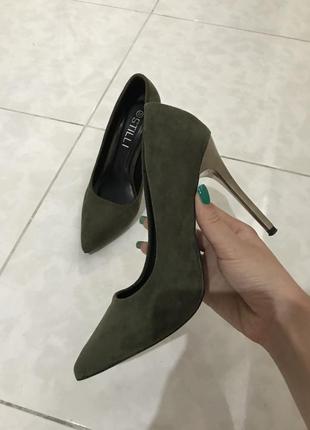 Дуже стильні туфлі на шпильці💚