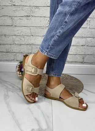 Босоножки замшевые бежевые