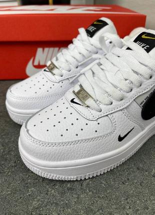 Женские кроссовки nike air force1utility white/black9 фото