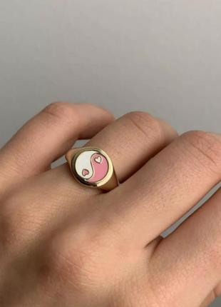 Тренд кольцо инь янь розовое колечко сердечки2 фото