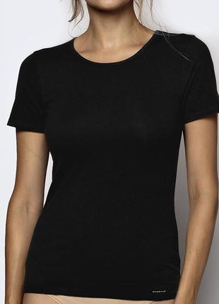Жіноча базова бавовняна футболка чернрого кольору atlantic blv 199
