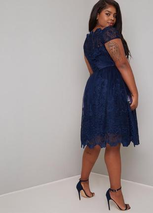 Chi chi london платье темно синее пышное с гипюром миди большое батальное батал праздничное2 фото