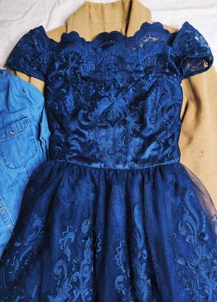 Chi chi london платье темно синее пышное с гипюром миди большое батальное батал праздничное6 фото