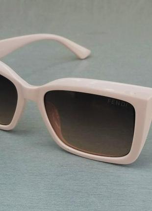 Брендові окуляри жіночі сонцезахисні коричневий градієнт в ніжно-рожевій оправі