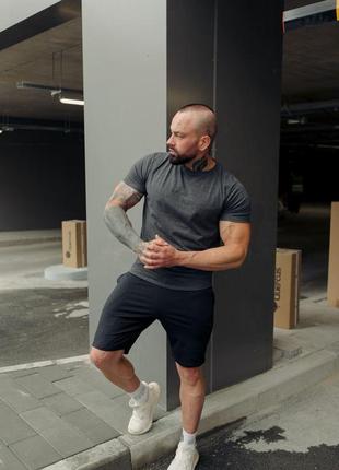 Футболка та шорти повсякденні