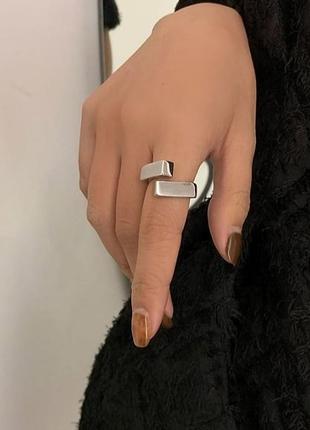 Модное стильное кольцо из серебра