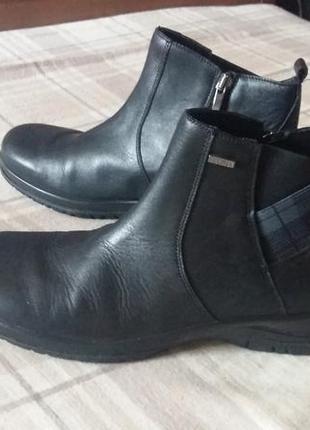 Демисезонные ботинки из натуральной кожи