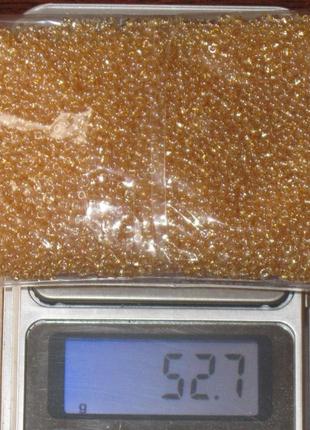 Дрібний бісер перламутровий жовтий.