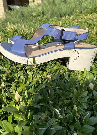 Синие босоножки на устойчивом каблуке