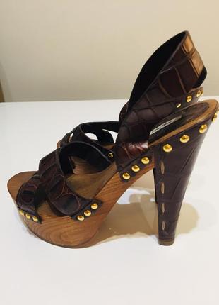 Miu miu шкіра крокодила босоніжки