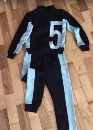 Спортивний костюм универсальний на ріст 122 і 134