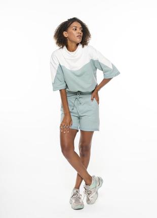 Костюм прогулочный кроп-топ и шорты мятного цвета, женский спортивный костюм летний мятный двухнитка5 фото