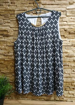 Красива блуза-футболка