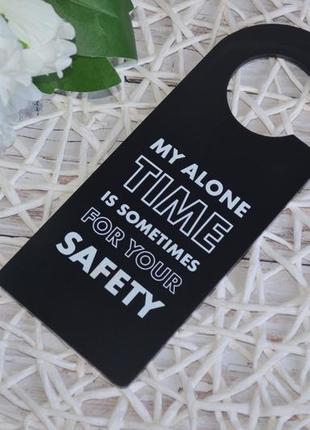 Дверная вешалка фирменная табличка деревянный декор на дверь -мое время в одиночестве...