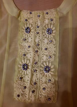 Красива укороченая лимонна блузка з вишивкою та камінням.3 фото