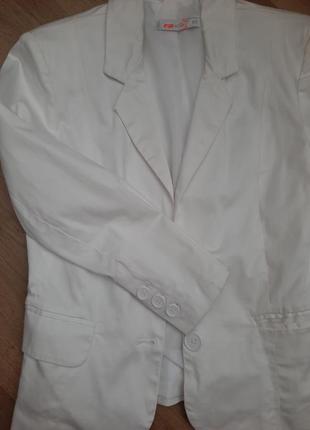 Білий хлопковий піджак з підкладом