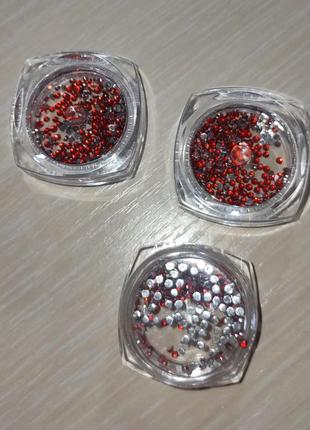 Червоні стрази 1,5 мм в баночці