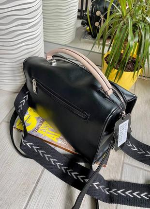 Женская сумка через плечо с двумя ремешками черная с ручкой5 фото