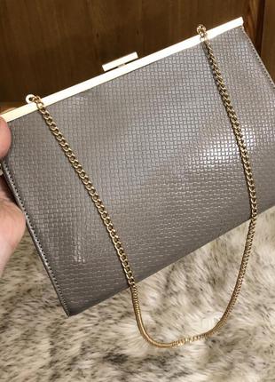 Стильная сумочка,клатч на цепочке,шикарное качество.