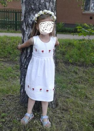 Нежнейшее платье с вышивкой 4-6лет2 фото