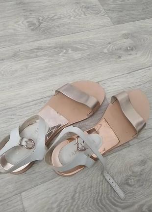 Кожаные босоножки