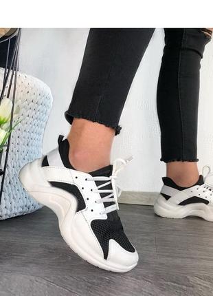 Кроссовки черно-белые с перфорацией,р.35