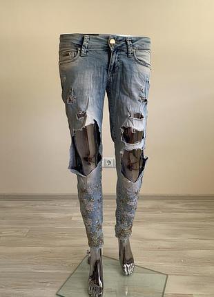Джинси з дирками