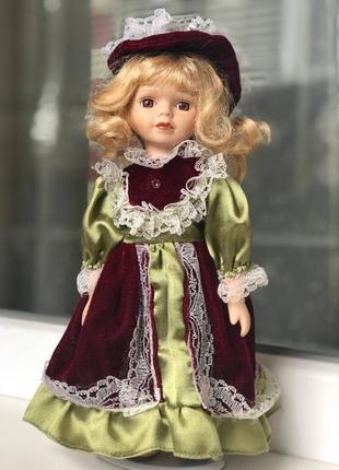Фарфоровая винтажная кукла