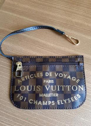 Клатч, кошелек, на  карабине . articles de voyage.louis vuitton