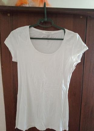 Жіноча футболка біла