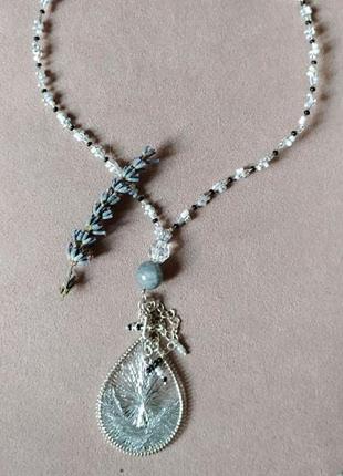 Элегантные бусы с натуральным камнем