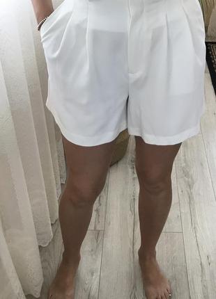 Молочні шорти primark
