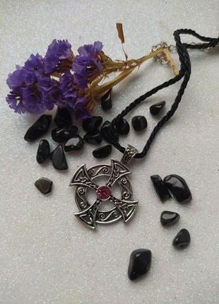 Женский кулон кельтский крест с розовым кристаллом и орнаментами цвет серебро