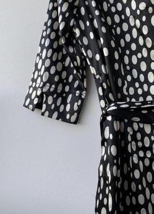 Платье zara в горошек сатиновое миди черно-белое универсальное вечернее3 фото