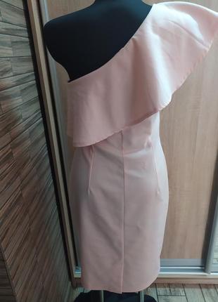 Елегантне брендові сукні кольору чайної троянди на одне плече6 фото