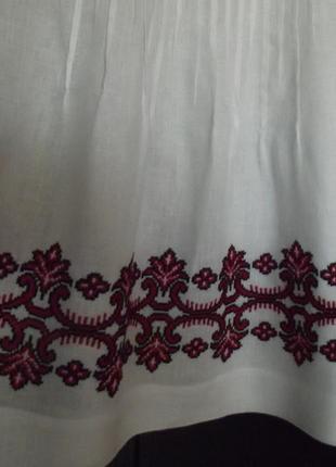 Вишиванка жіночої блузки ручної роботи виконана у техніці рахунковий хрестик2 фото