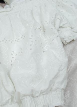 River island белая блуза на открытые плечи из прошвы с перфорацией6 фото