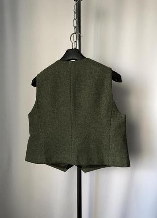 Короткая баварская жилетка шерсть зеленая тауп2 фото