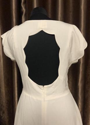 Белое платье с открытой спиной5 фото